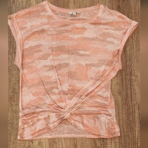 🔥Lucky Brand Light Pink Camo Knotted Front waist length  Tshirt Size Small